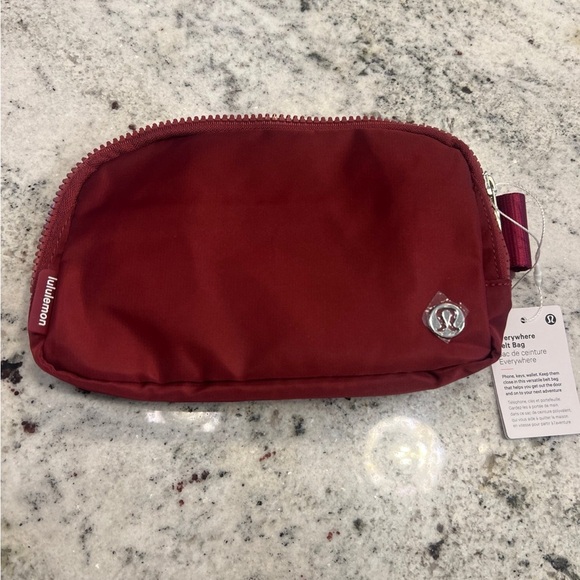 🍁🍂Brand New Lululemon belt bag in 1L Red Merlot crossbody fannypack - Picture 2 of 6